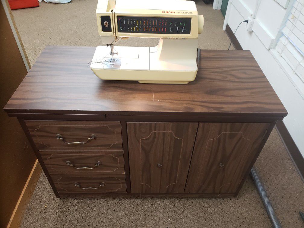 Singer Sewing Machine Touch Tronic 2010 And Cabinet 