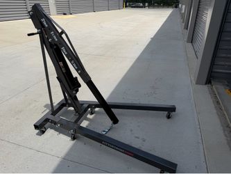 Pittsburgh 2 ton capacity foldable shop crane