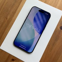 Unlocked iPhone Air 256GB (Space Black) – Great Condition – Apple Case