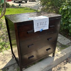 ** Curb Alert **  Functional Dresser 