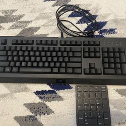 ⌨️🖥️Razer Full-Size Wired Keyboard + Wireless Number Pad Set – Good Condition 