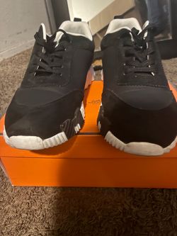 Hermes size 10 black & white