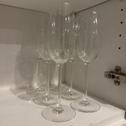 6 wine glasses