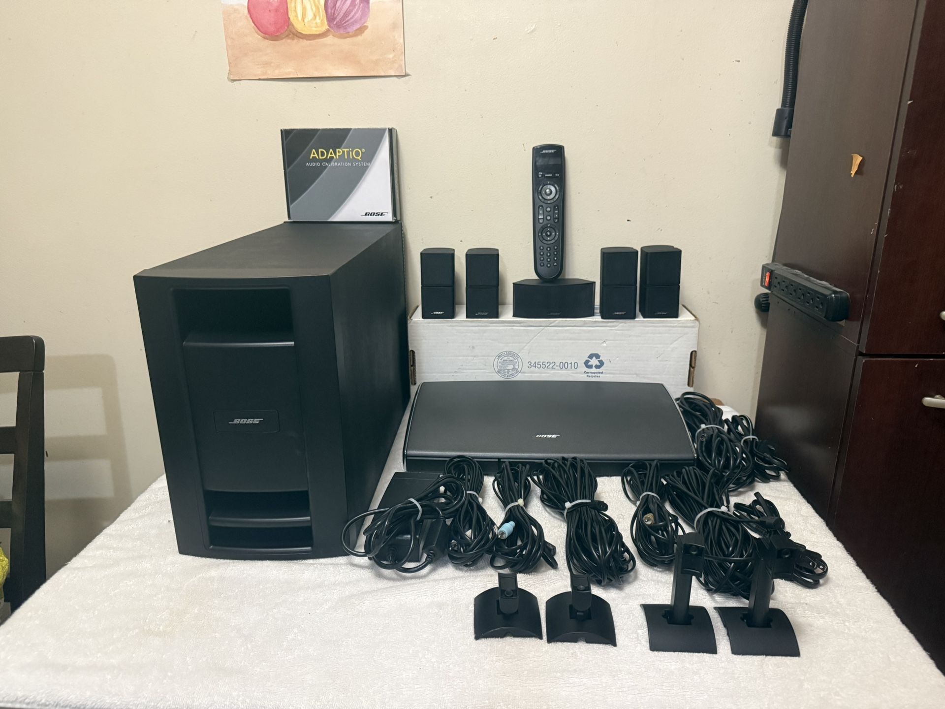 Bose Lifestyle V35 Home  Theater System / W Set Up Microphone And 4 Wall Brackets