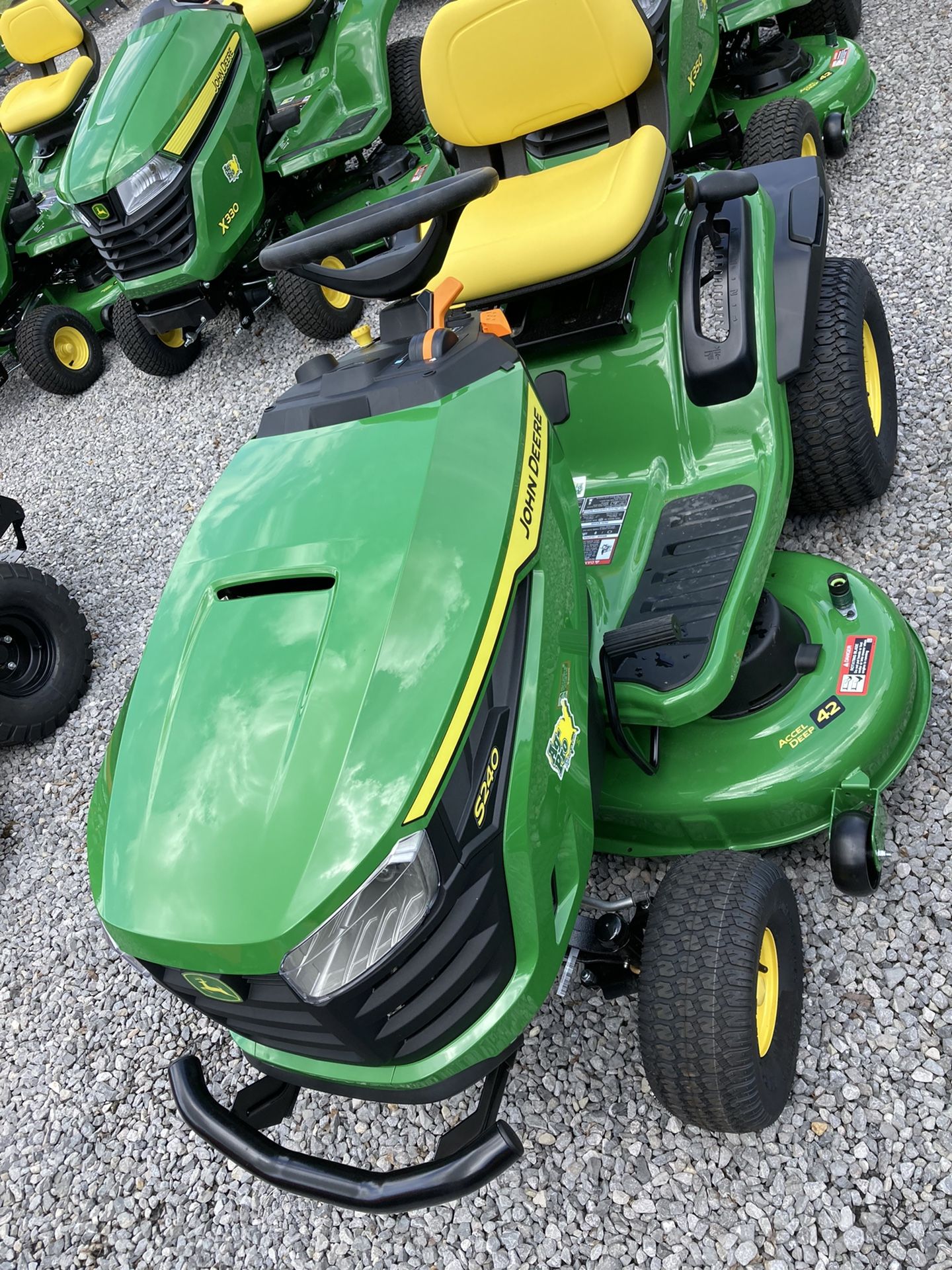 John Deere S240 Riding Lawn Tractor Mower