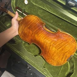 Strad model 4/4 advanced professional violin in pristine condition