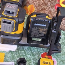 DEWALT
230 ft. Green Self-Leveling 3-Plane Laser Level Kit with 20-Volt 2.0 Ah Battery, Charger, Detector and soft case 
