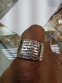 14k Gold Ring 7.8 grams 1ct diamonds