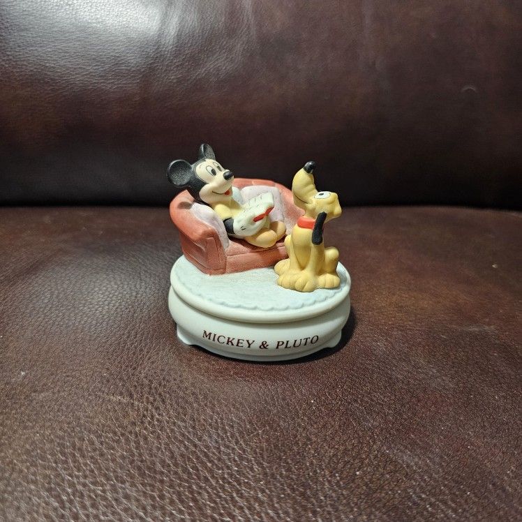 Disney Mickey Mouse & Pluto Music Box plays London Bridge is Falling Down