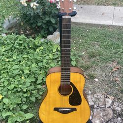 Yamaha Acoustic Guitar 