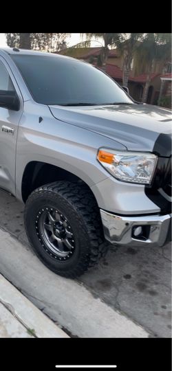 Toyota Tundra iForce V8 Silver Pickup Truck TRD 4x4