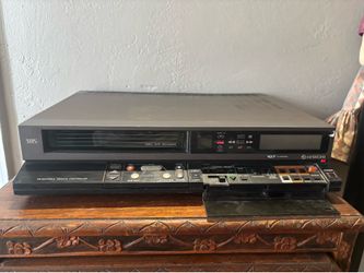 Vintage Hitachi VT-63A VHS Video Tape Recorder VCR