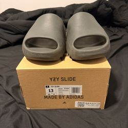 Yeezy Slides size:13