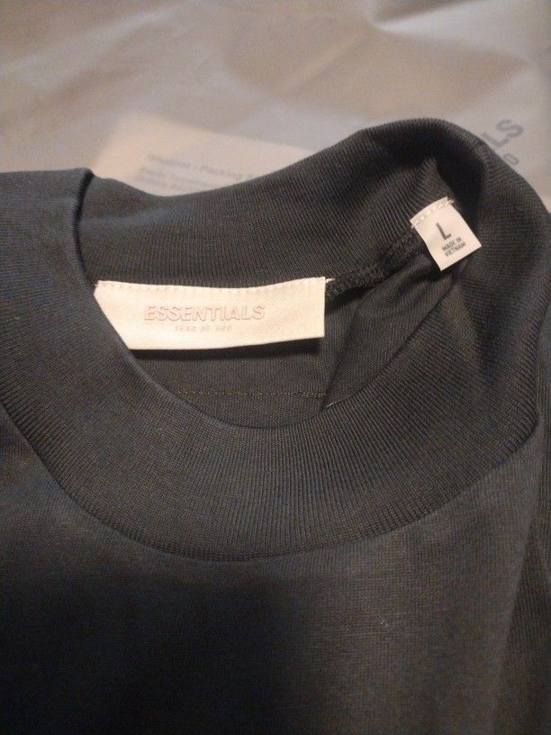 Black T-shirt Essentials Large