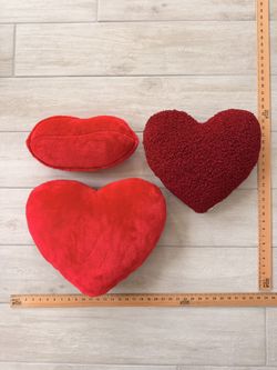 Lot Of 3 Valentine’s Day Heart Lips Throw Pillows Mint Condition West Las Vegas See My Listings Summerlin