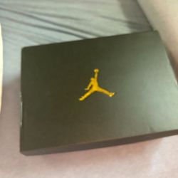 Jordan 1 Mids midnight navy 