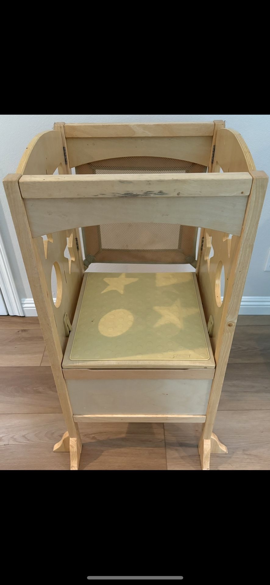 Classic Kitchen Helper® Toddler Tower