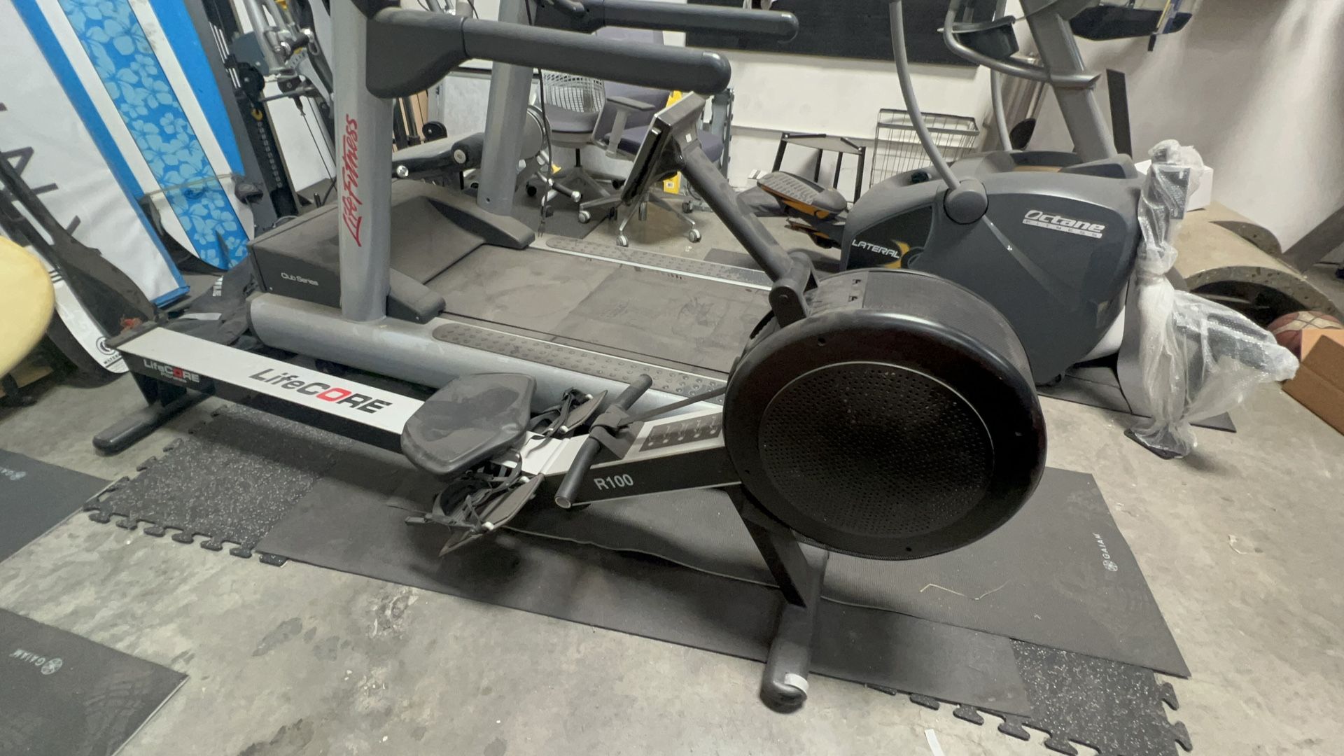 Life Core Row Machine