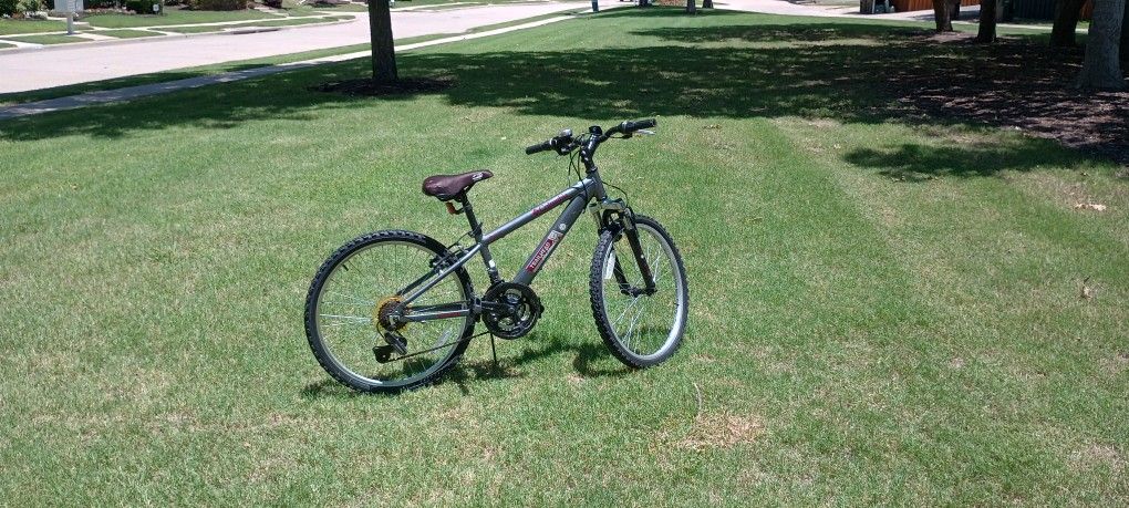 24" Columbia Trial Head 21 Speed Mountain Bike