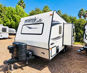 2015 Forest River Rockwood 2104s mini lite dual axel with slide out travel trailer