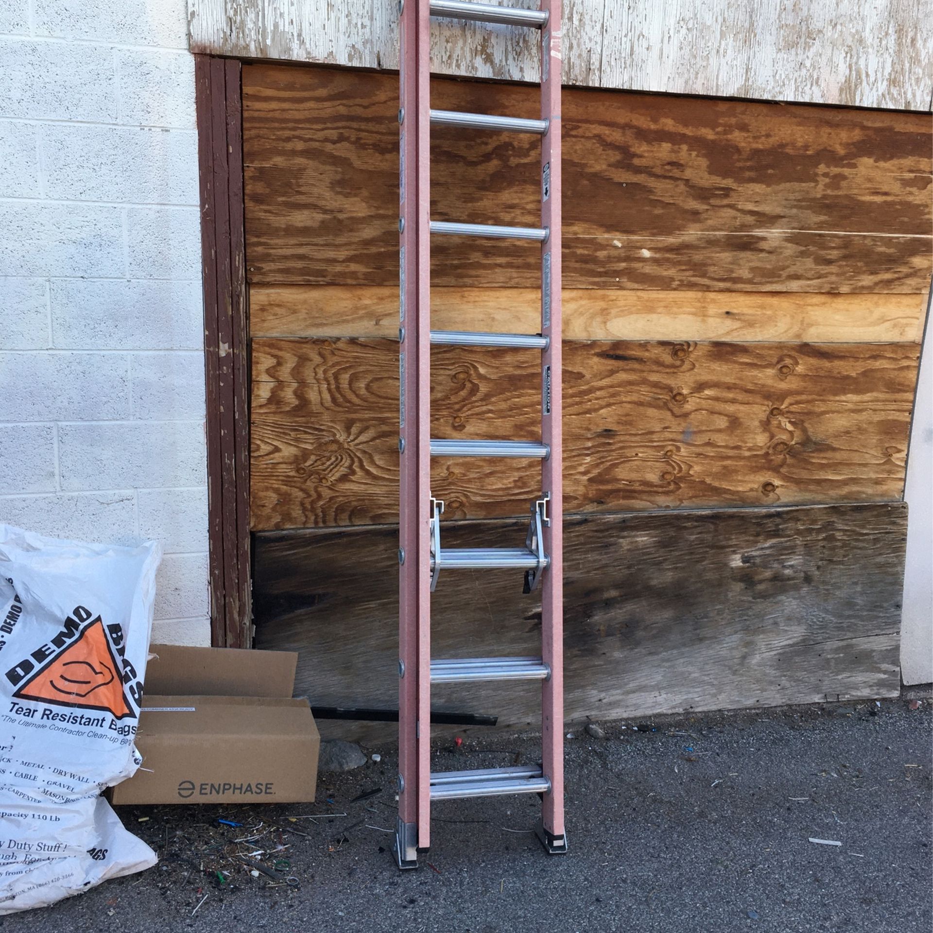 WERNER 16 Ft LADDER 300 Lb Max Weight 