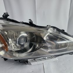 2013-2015 Nissan Altima Halogen Headlight  Right Passenger Side .