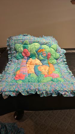 Crib bedding set