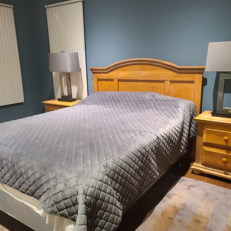 Maple Wood Queen Bedroom Set