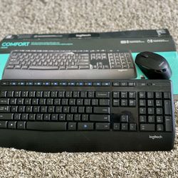 Logitech MK 345 Comfort Full Size Wireless Combo with Palm Rest