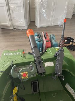 Drivable toy tank