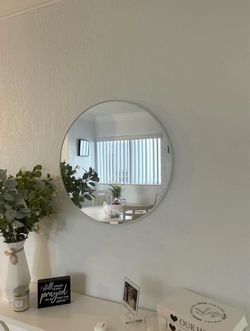 Round Wall Mirror with Thin Frame