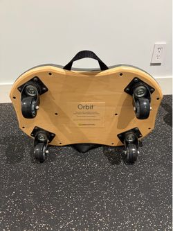 Orbit roller balance board