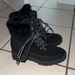 Black Timberlands with Fur Size 5.5