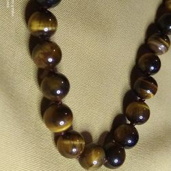 *EYE CATCHING* (YELLOW )TIGERS EYE, NECKLACE 18 INCHES/TIED INDIVIDUALLY BETWEEN EACH STONE. DEEP BROWN WITH SWIRLS OF GOLDEN HUES.