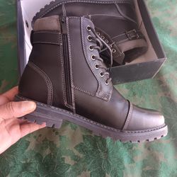 Size 9.5 Men's Boots 