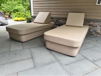 Outdoor Lounge Chairs
