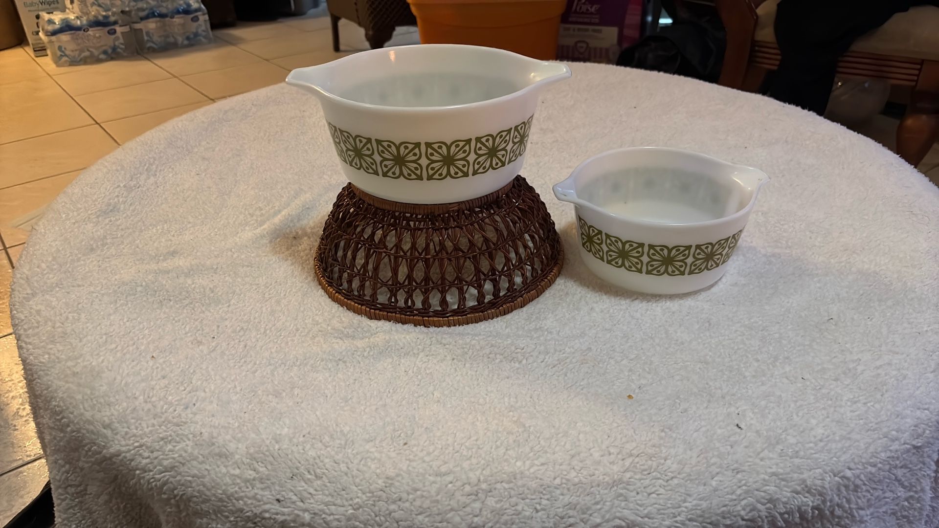 Set Of 2 Vintage Pyrex Bowls