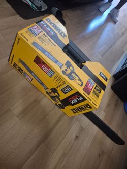 Dewault FLEXVOLT 60V MAX 18 in. Brushless Cordless Chainsaw Kit with (1) 3.0 Ah Battery