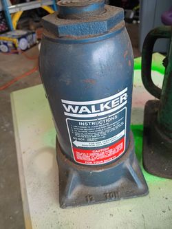 Two 12 ton hydraulic jacks
