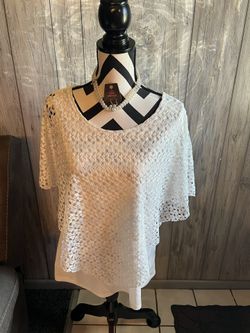 Women’s White Top Size L
