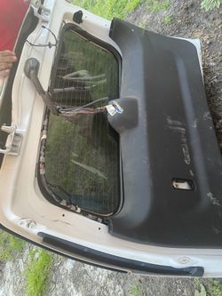 2007 Chevrolet Suburban Doors And Back Door Make Offer