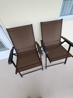 2 BROWN, FOLDING METAL OUTDOOR PATIO DINING CHAIRS