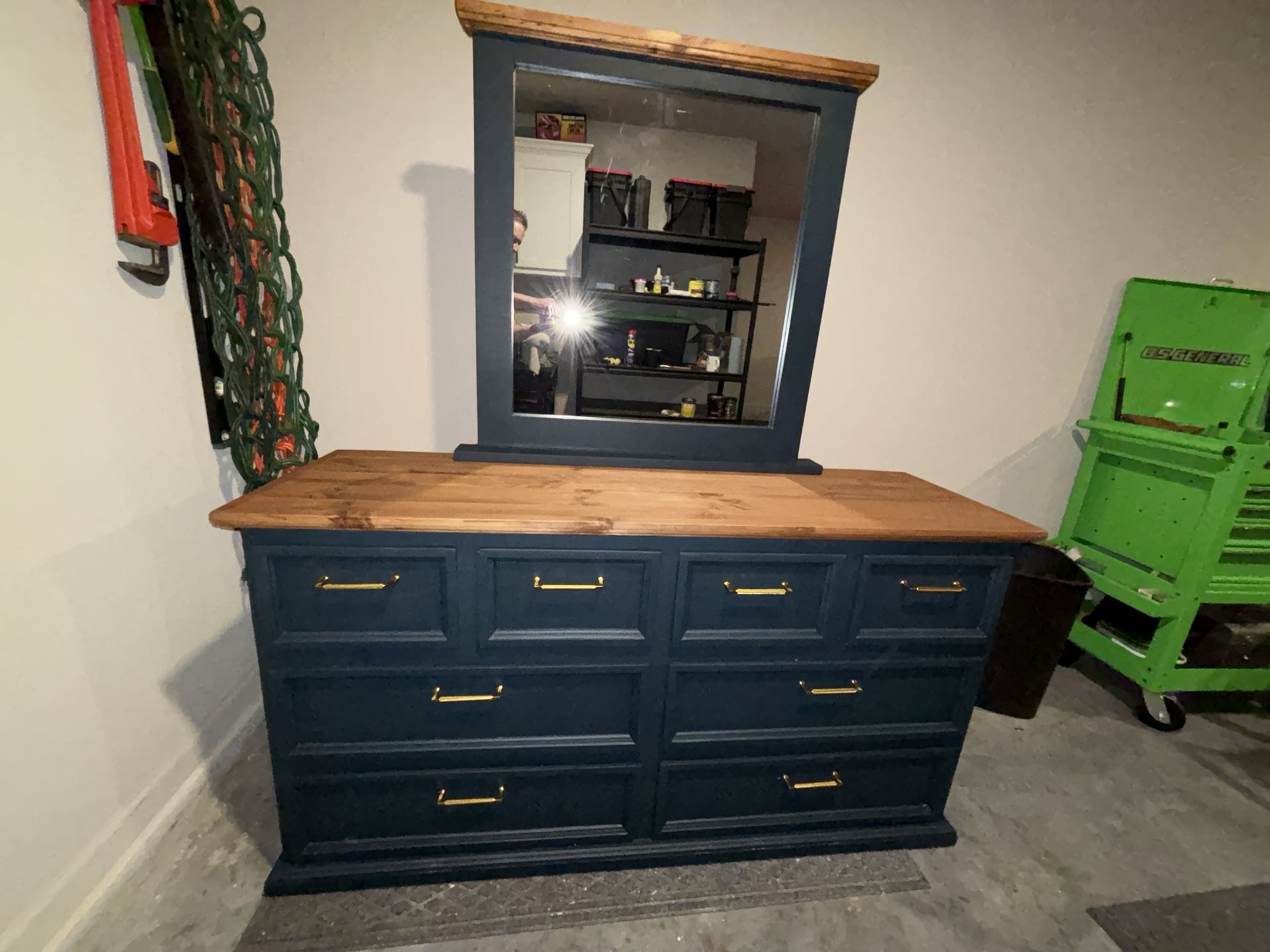 8 Drawer Dresser w/ Mirror