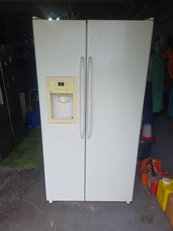 Refrigerator Freezer  36in x 33in x69