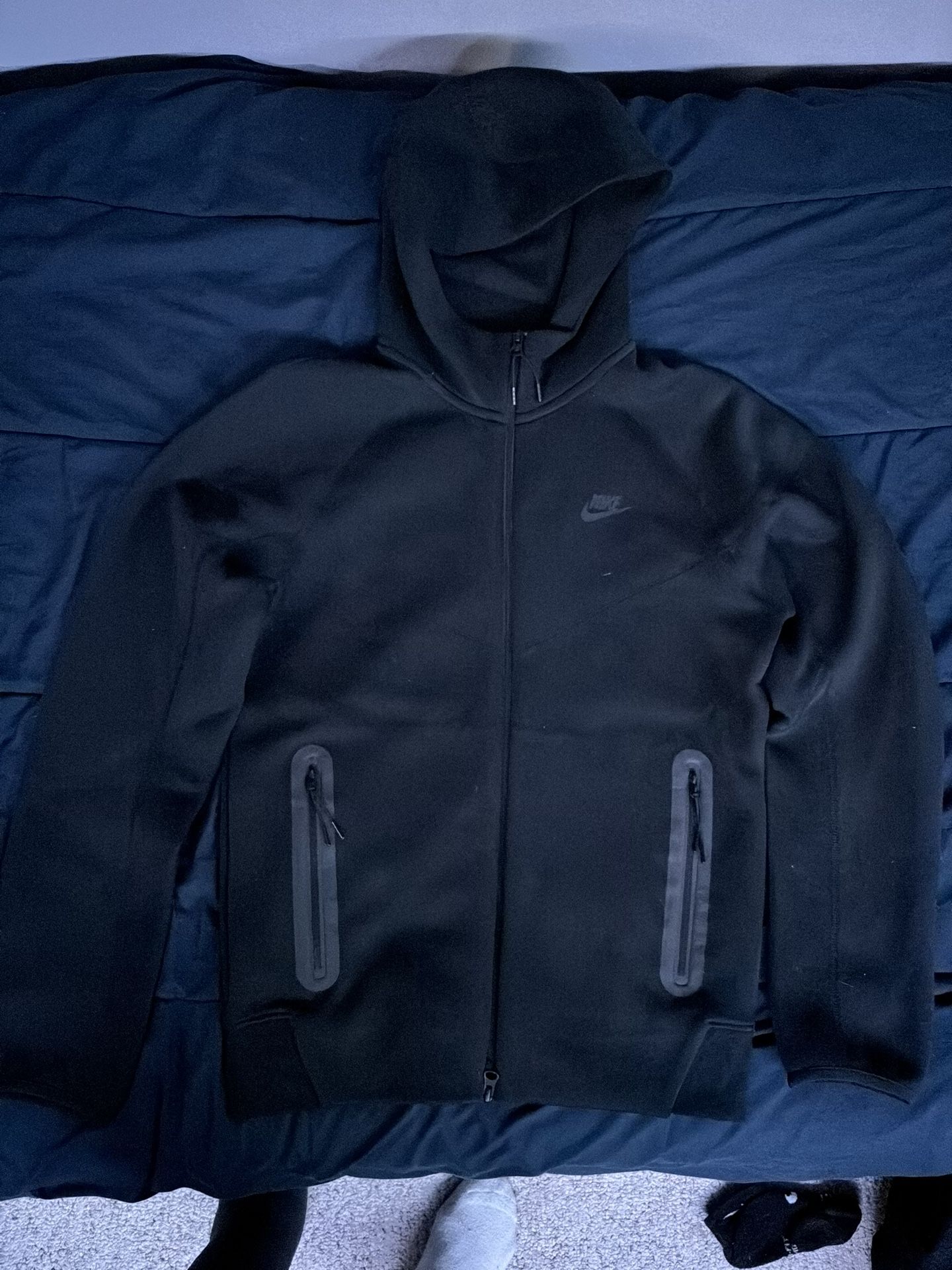 Black nike tech fleece - Size small