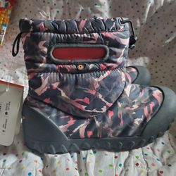 Bogs Moc Snow  Waterproof Boots Size 5 Youth Girls. 