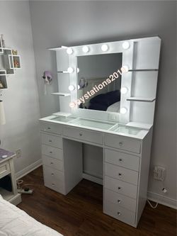 Makeup vanity