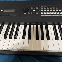 Yamaha MX88 (88 Key Weighted Action Synthesizer / Piano