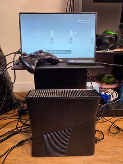 Xbox 360 Slim and 19in tv