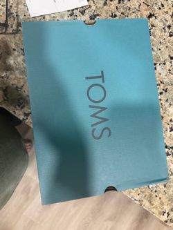 Size 9 TOMS Shoes in Box
